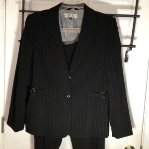 Tahari pants suit